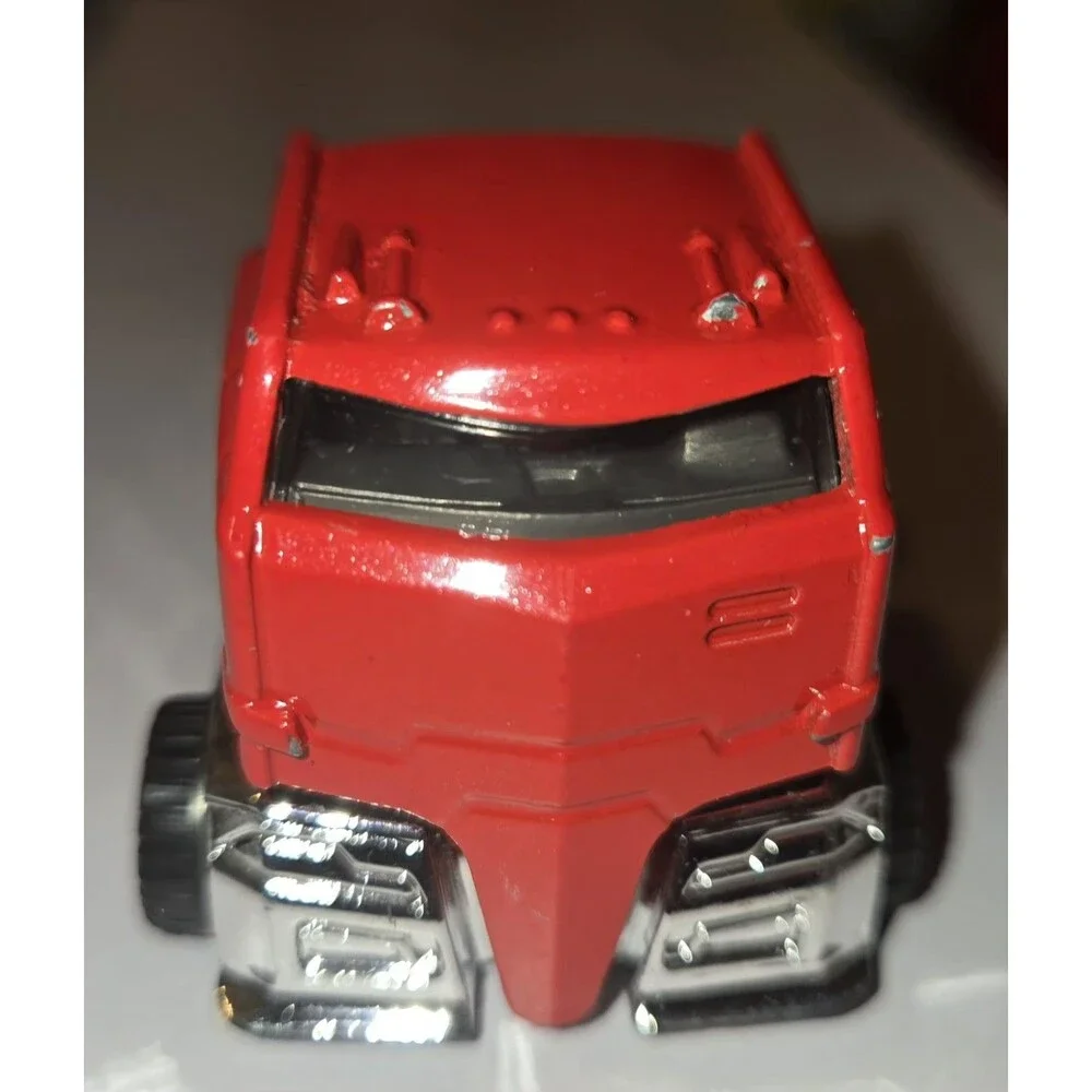 2013 Mattel HOT WHEELS Semi Mac Truck Rig Dog Cab Red